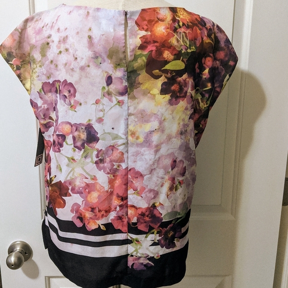 NWT Liz Claiborne multi flower med petite shirt - Picture 4 of 6